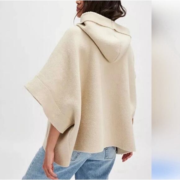 Free People Toggle Poncho Women's OS Beige Ivory Cozy Soft Hood Warm NEW - Picture 3 of 7
